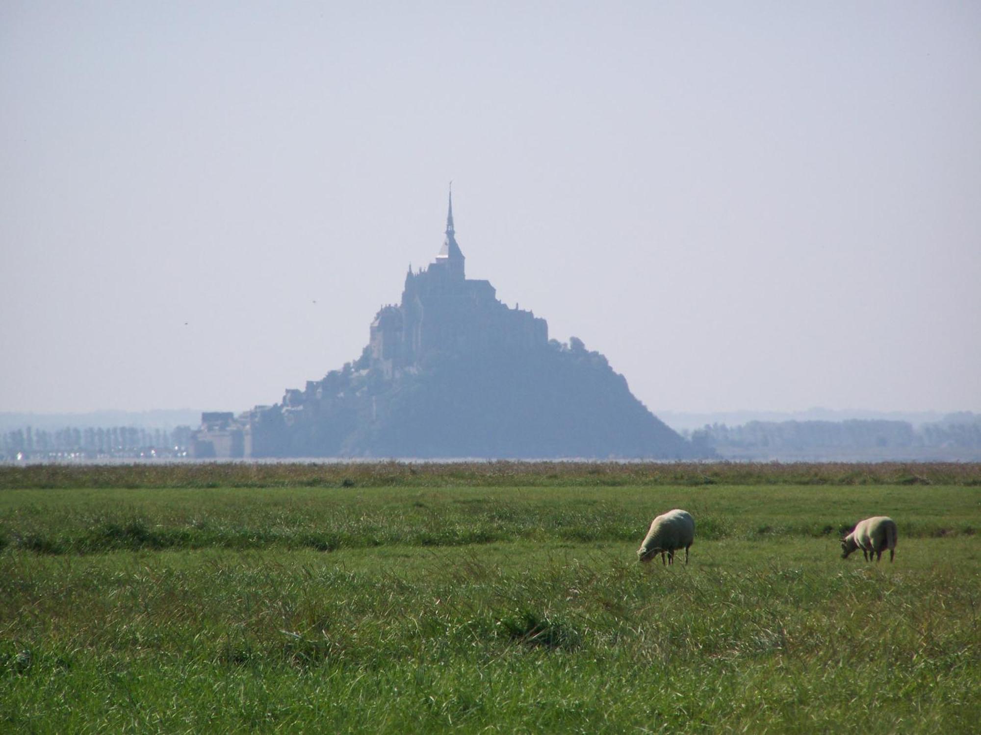 Charmante Maison De Pecheur En Baie Du Mont Saint Michel Genêts Eksteriør billede